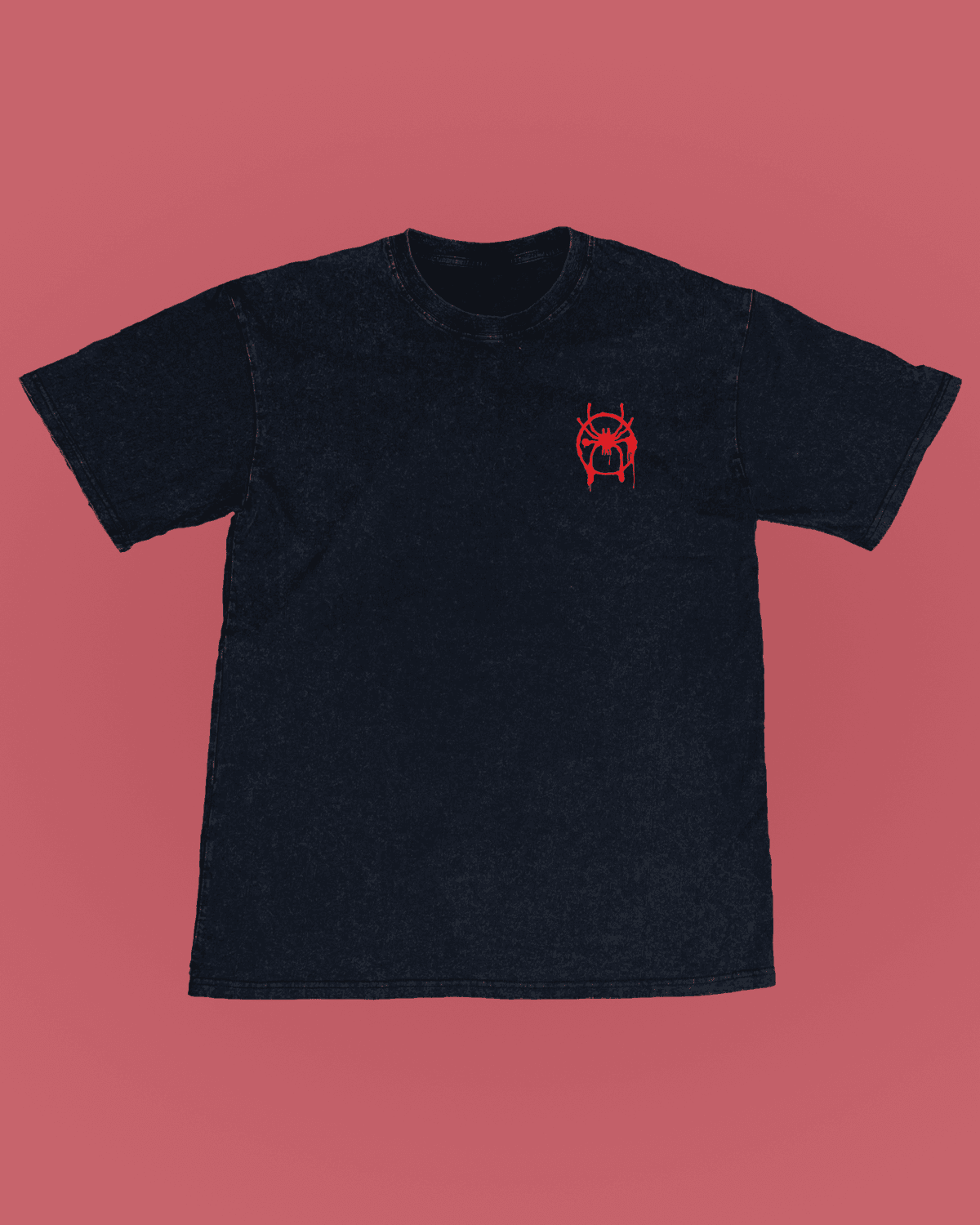 Spider Man-ის მაისურის ახლო კადრ